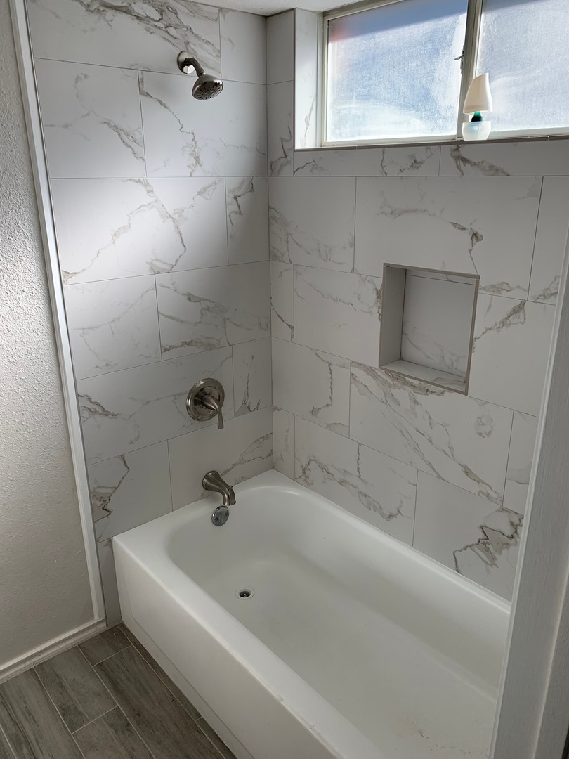 San Antonio House: 9238 Encino Village