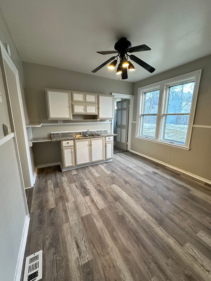 Buffalo Apartment: 1942 South Park Ave