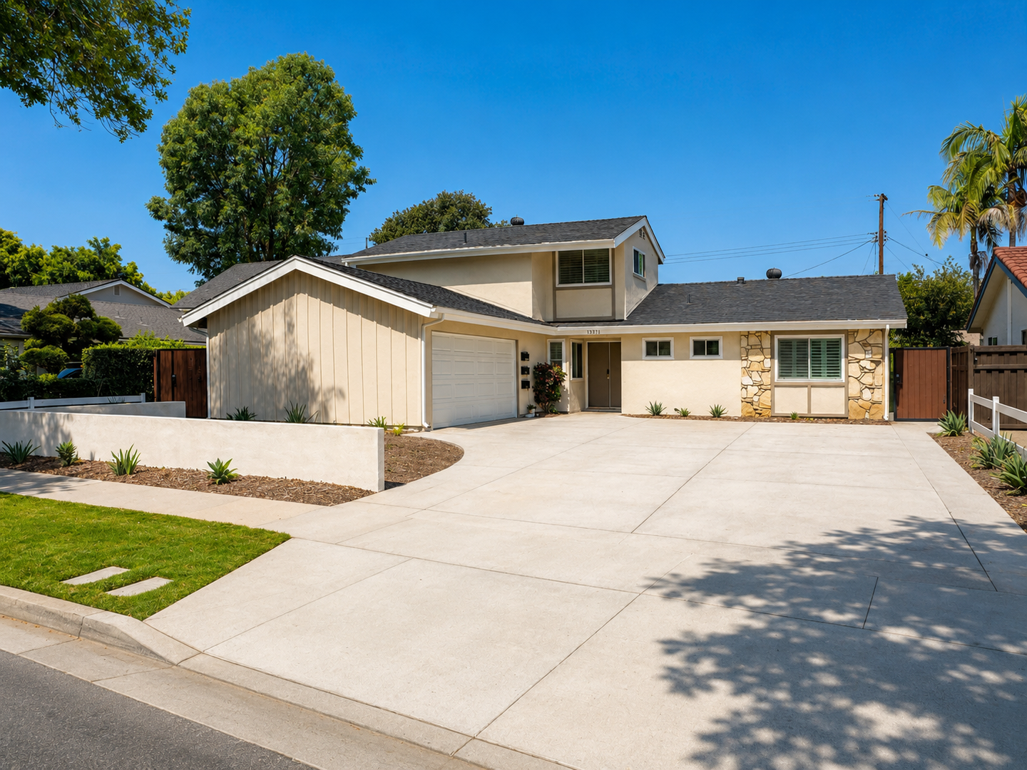 Tustin House: 13371 diamond head dr