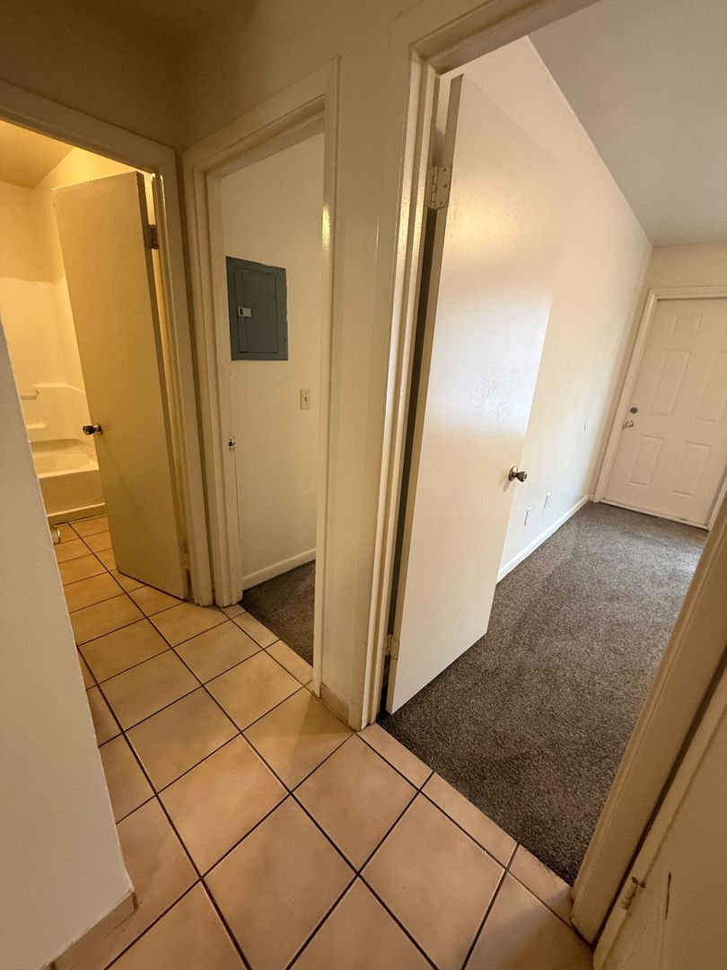 DE FUNIAK SPRINGS Apartment: 125 N. DAVIS LANE
