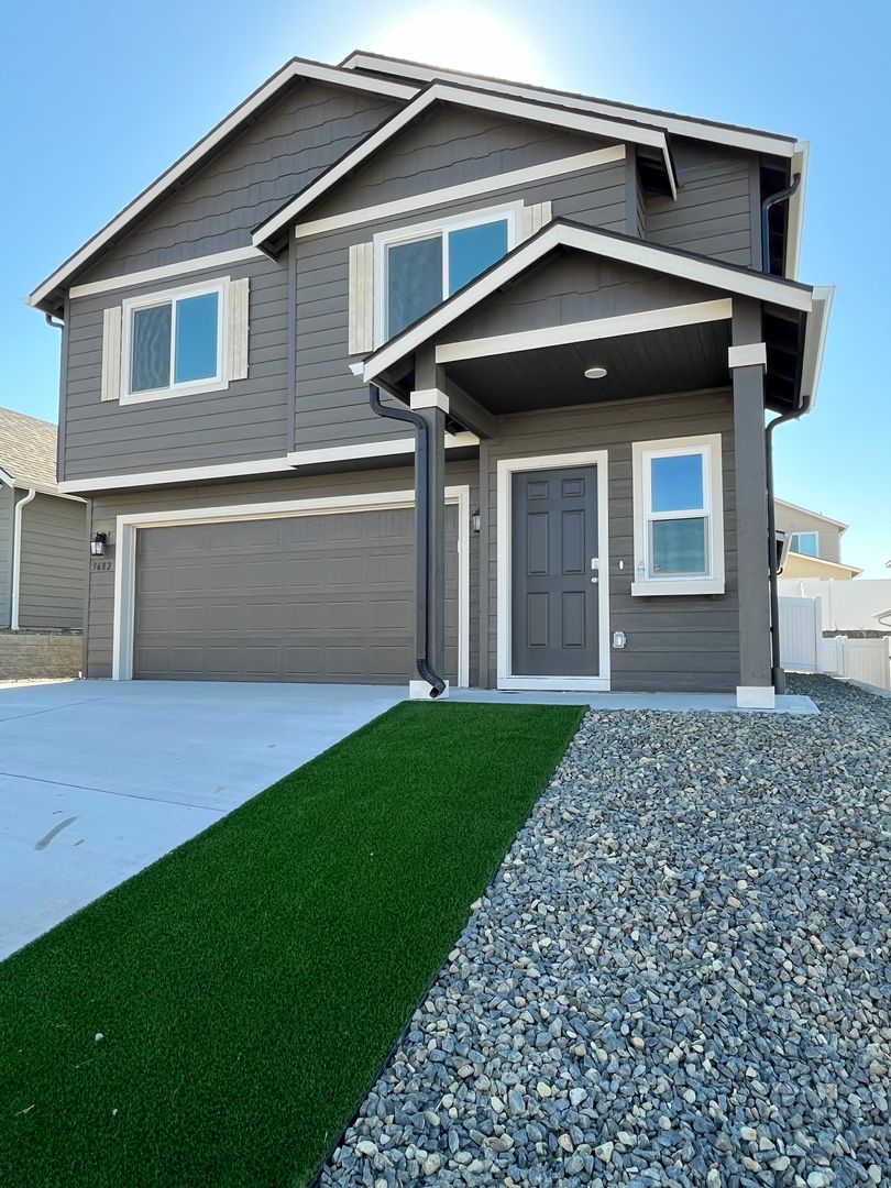Kennewick House: 3682 S Quay St