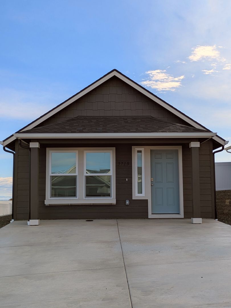 Kennewick House: 3715 S Quay St