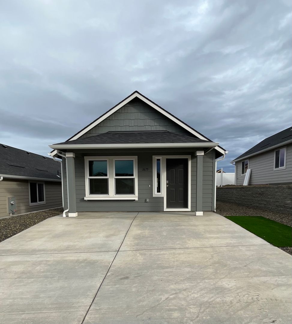 Kennewick House: 3675 S Quay St.