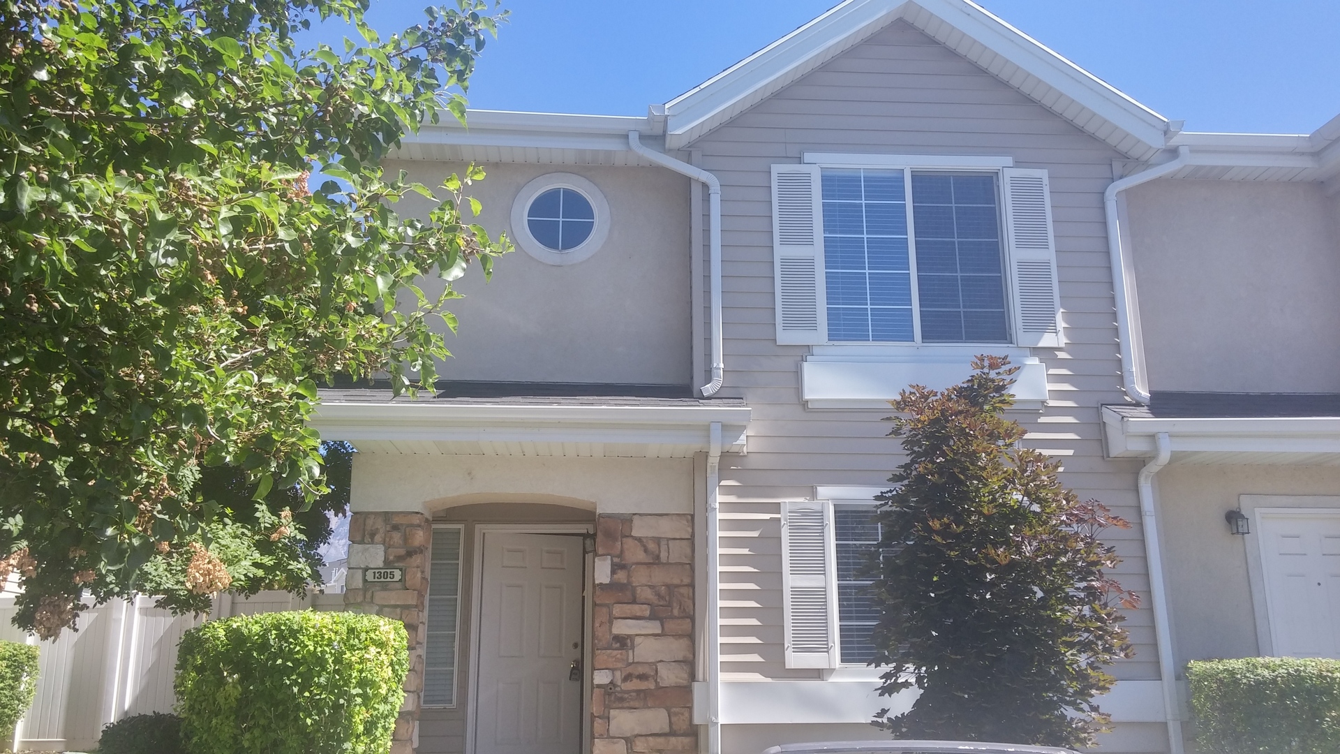 3 bedroom 2 1/2 bath townhome 