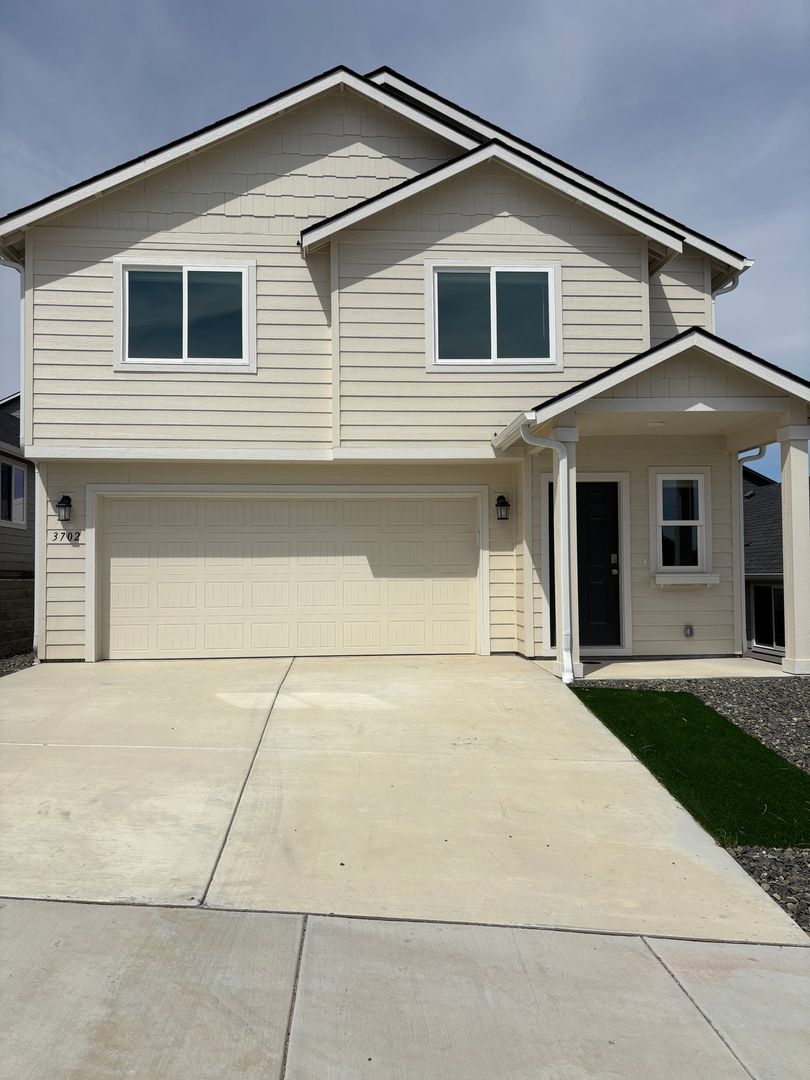 Kennewick House: 3702 S Penn PL