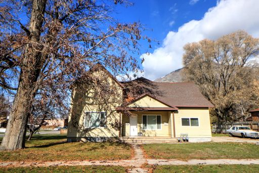 Pet friendly Main floor unit in Duplex