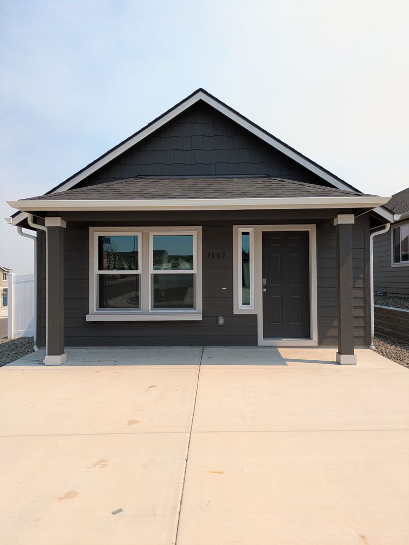 Kennewick House: 3663 S Penn Pl