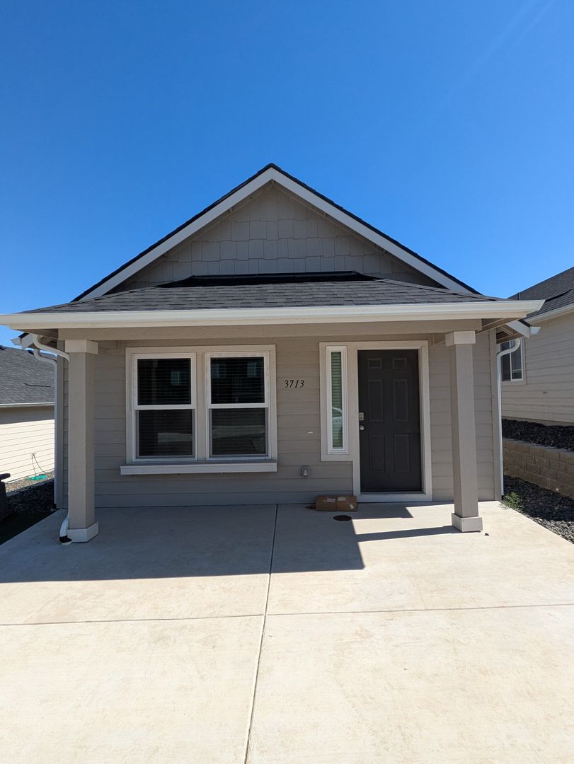 Kennewick House: 3713 S Roosevelt St
