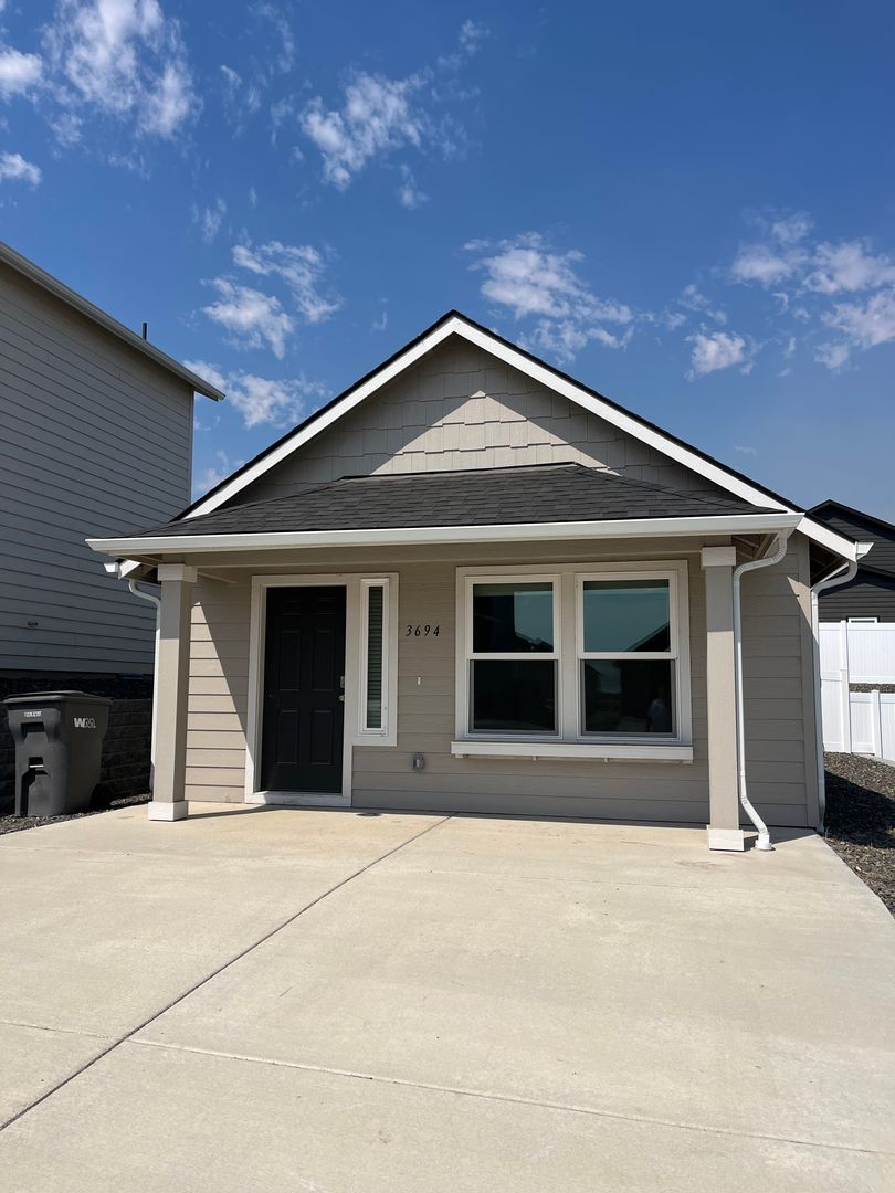 Kennewick House: 3694 S Penn Pl