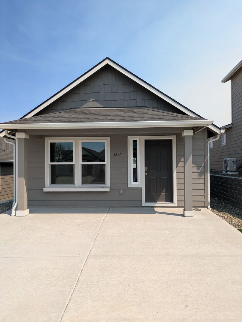Kennewick House: 3671 S Penn Pl