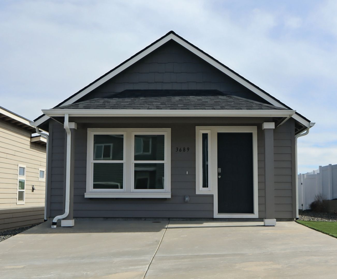 Kennewick House: 3689 S Roosevelt St