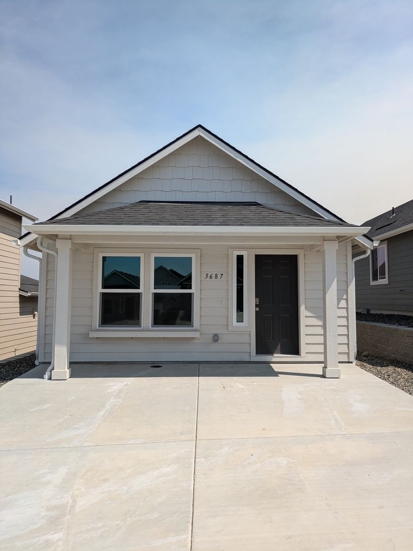Kennewick House: 3687 S Penn Pl
