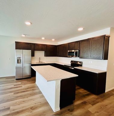 3 Bedroom 2.5 Bathroom Townhome – photo 1