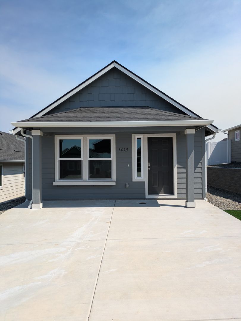 Kennewick House: 3695 S Penn Pl