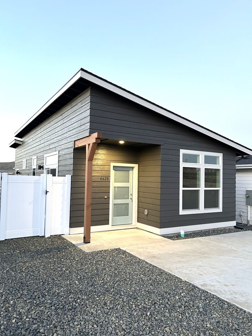 Kennewick House: 6628 W 36th PL