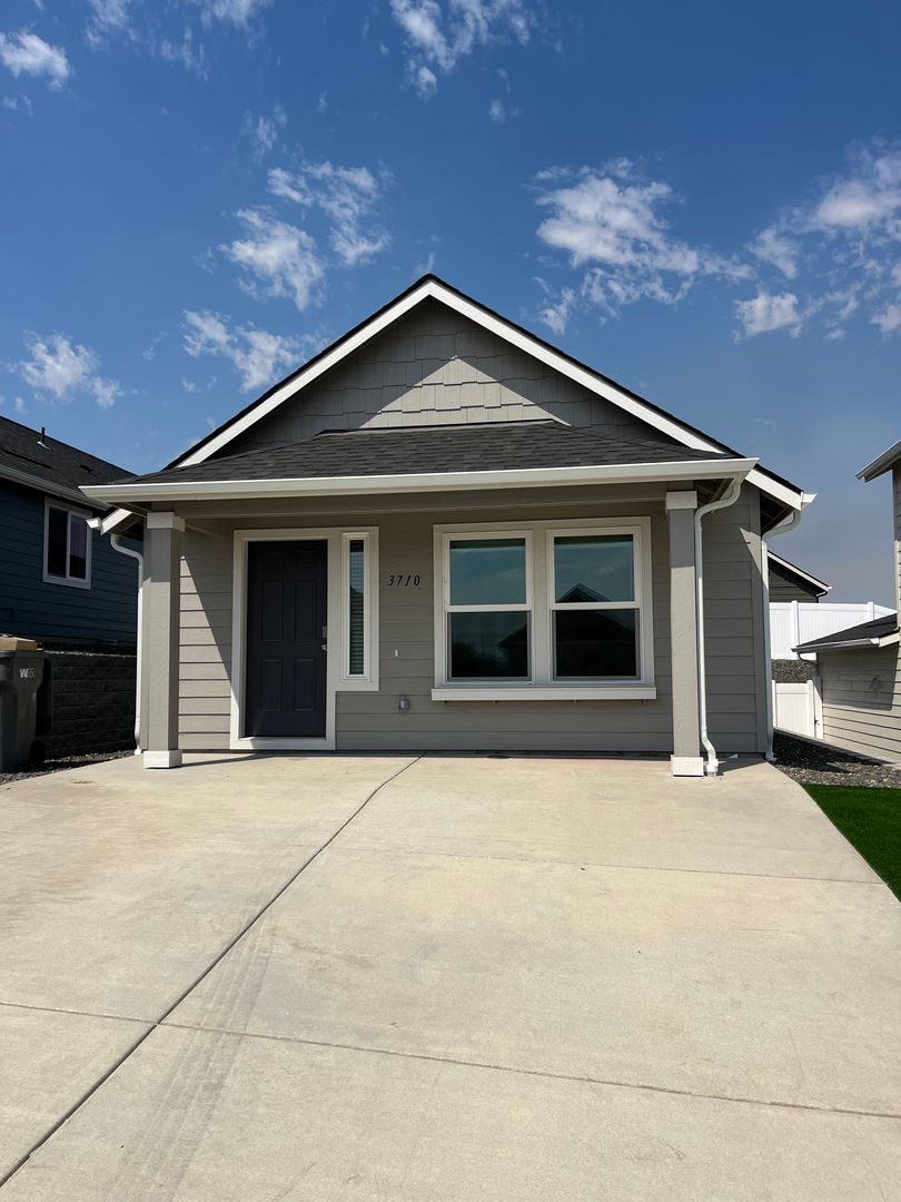 Kennewick House: 3710 S Penn Pl