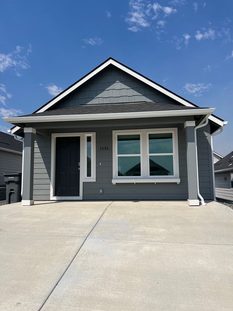 Kennewick House: 3686 S Penn Pl