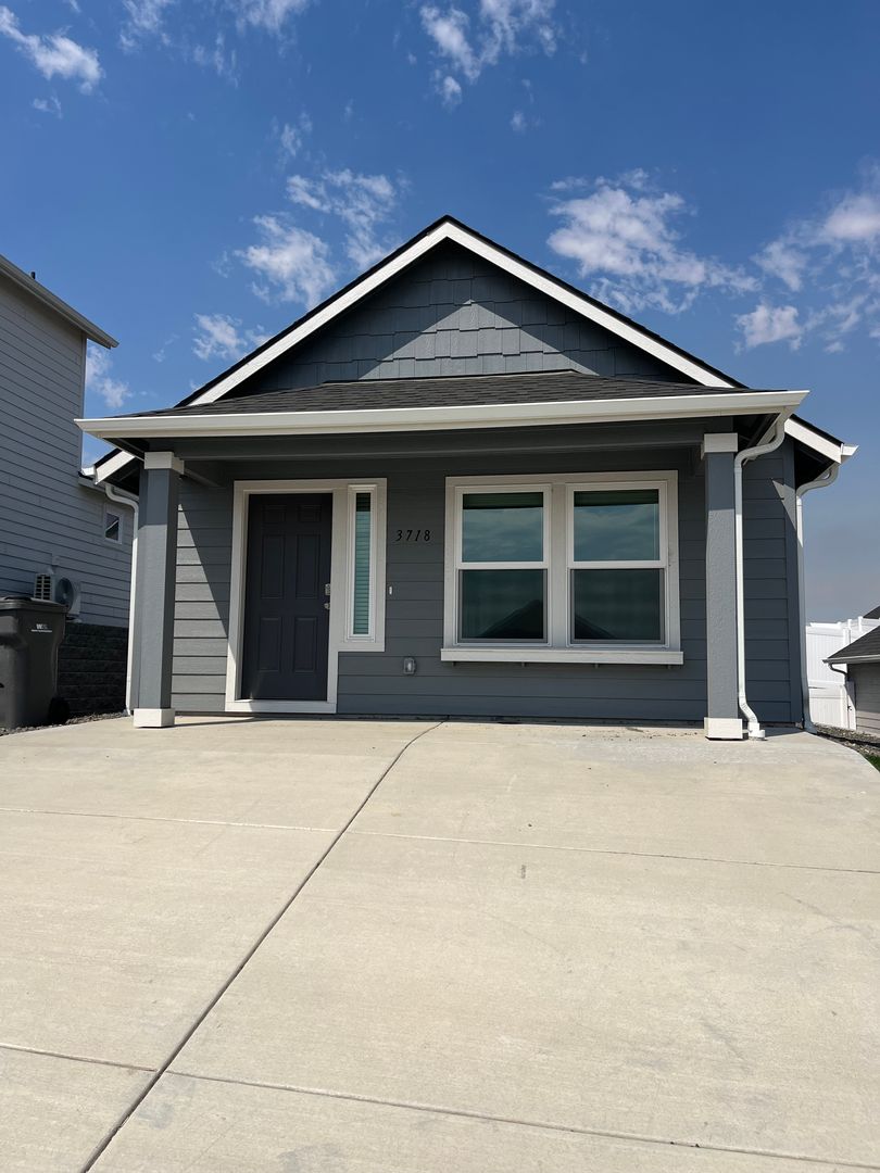 Kennewick House: 3718 S Penn Pl