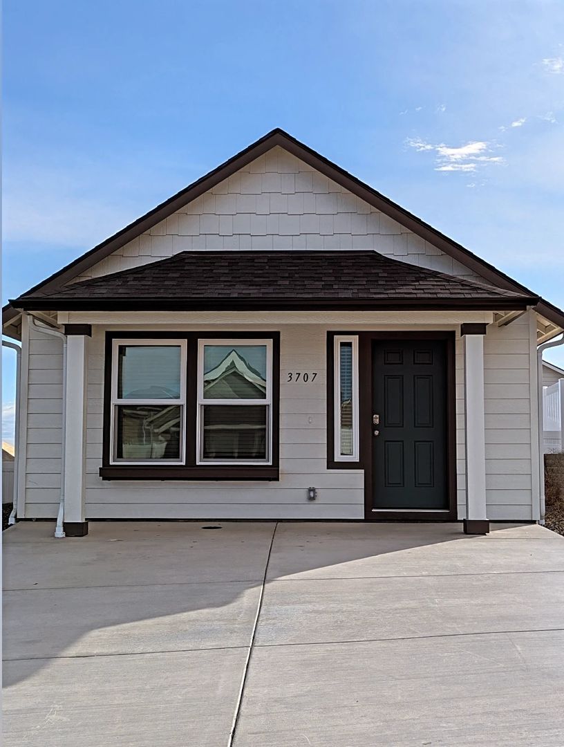 Kennewick House: 3707 S Quay St