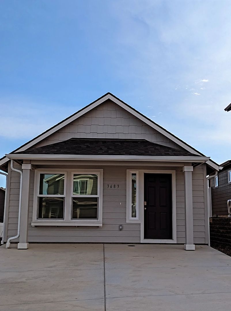 Kennewick House: 3683 S Quay St.