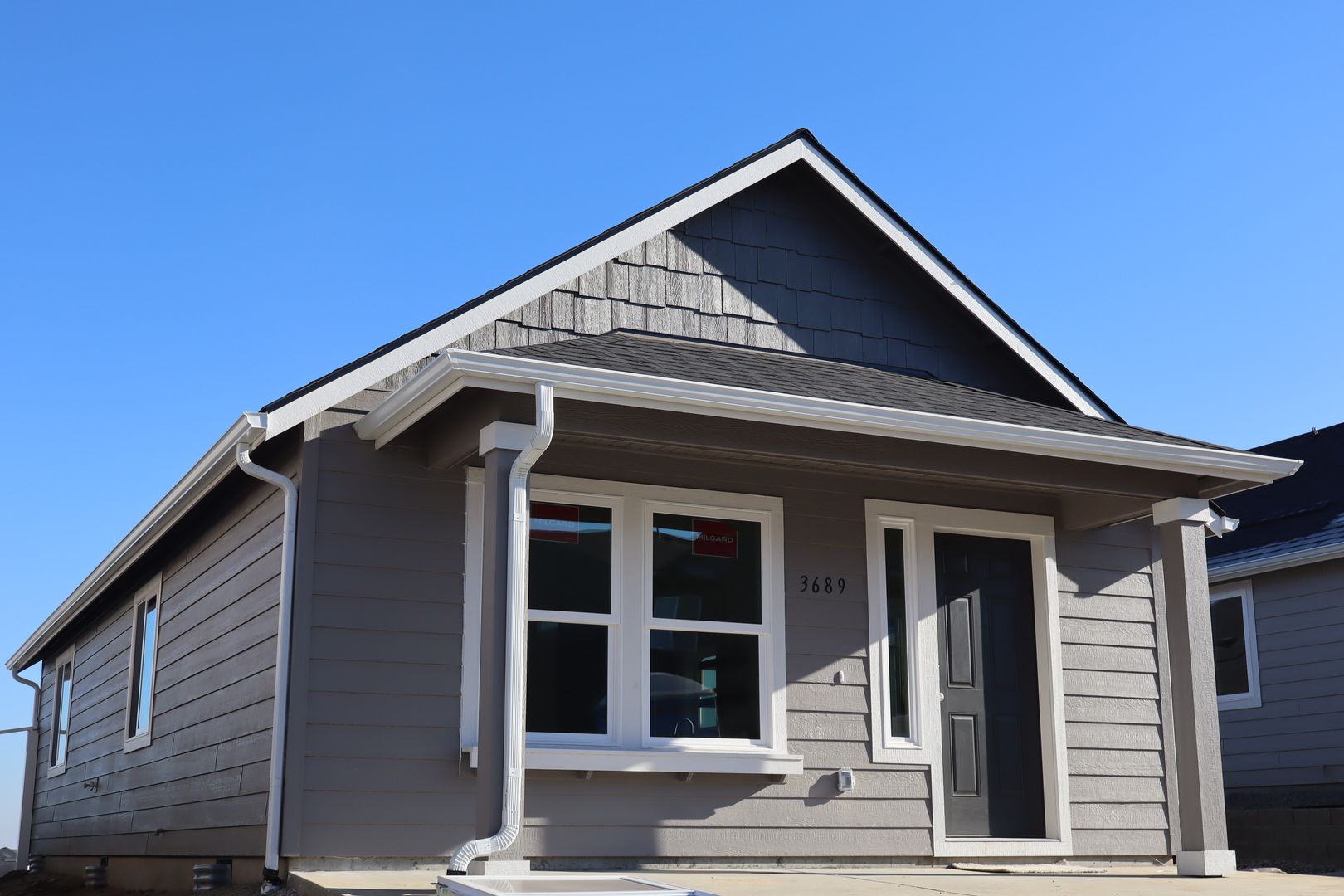 Kennewick House: 3697 S Roosevelt ST