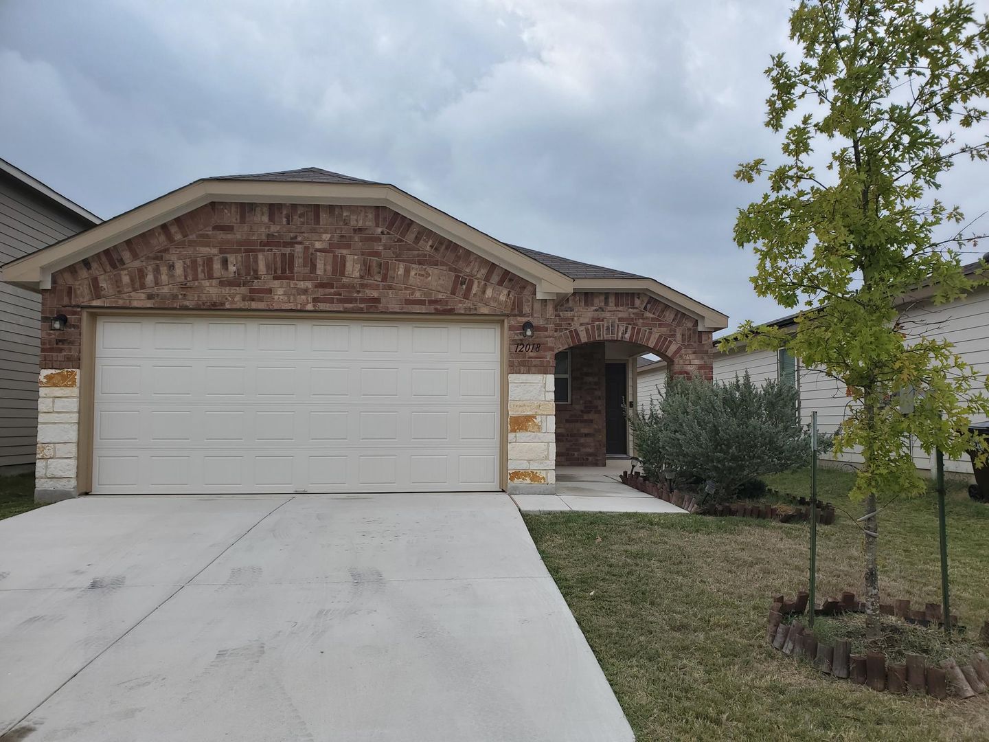 San Antonio House: 12018 Silver light