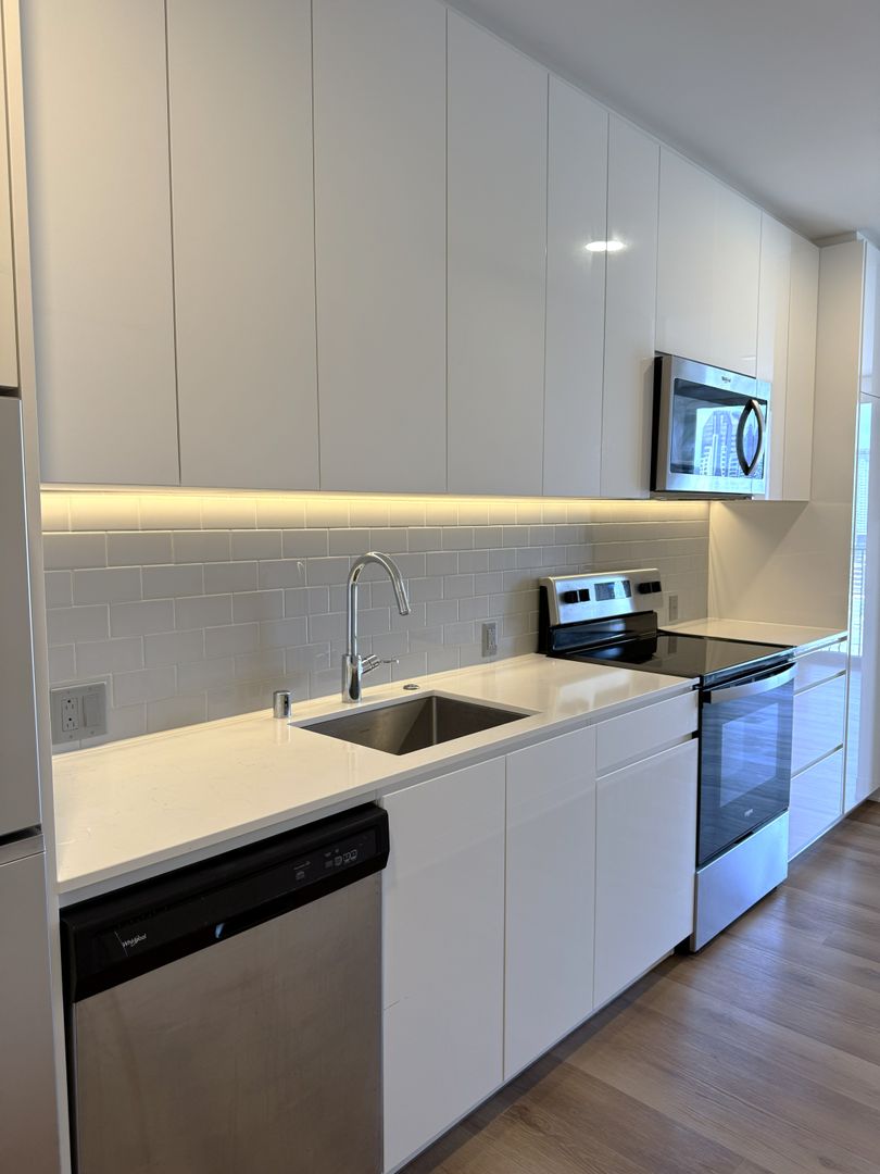 Honolulu Condo: 987 Queen Street, #2407