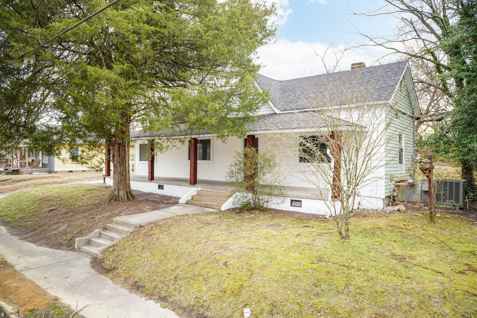 Henderson House: 412 Davis St