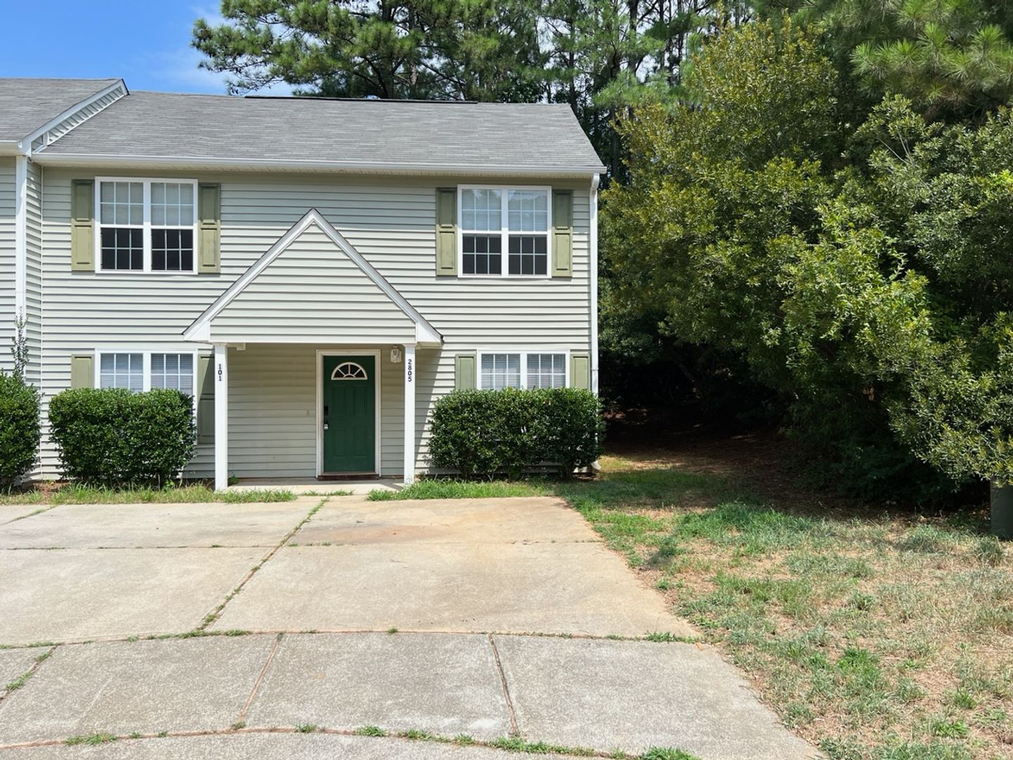Raleigh House: 2805 Herndon Village Way #101