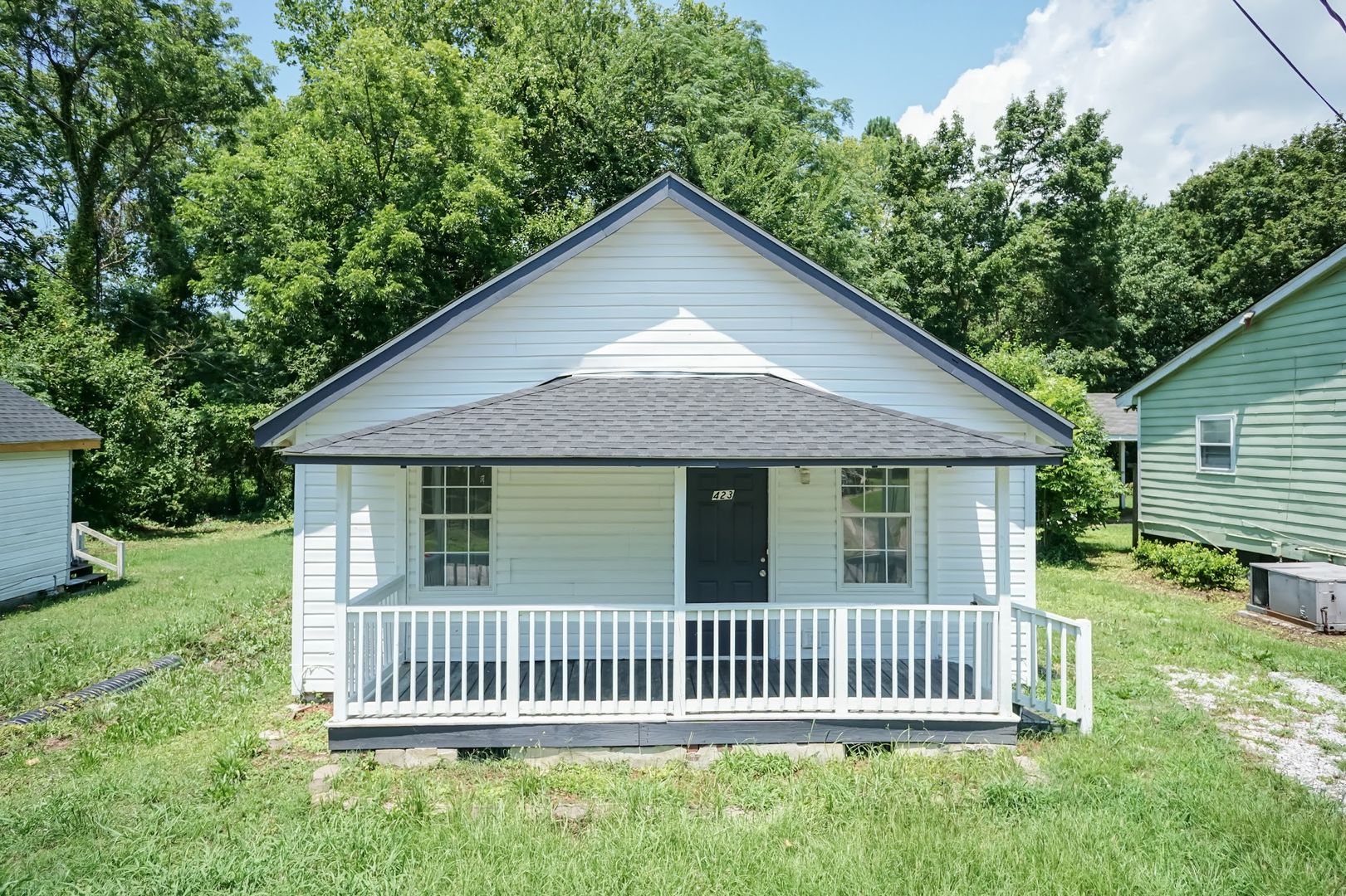 Henderson House: 419 E Rockspring St