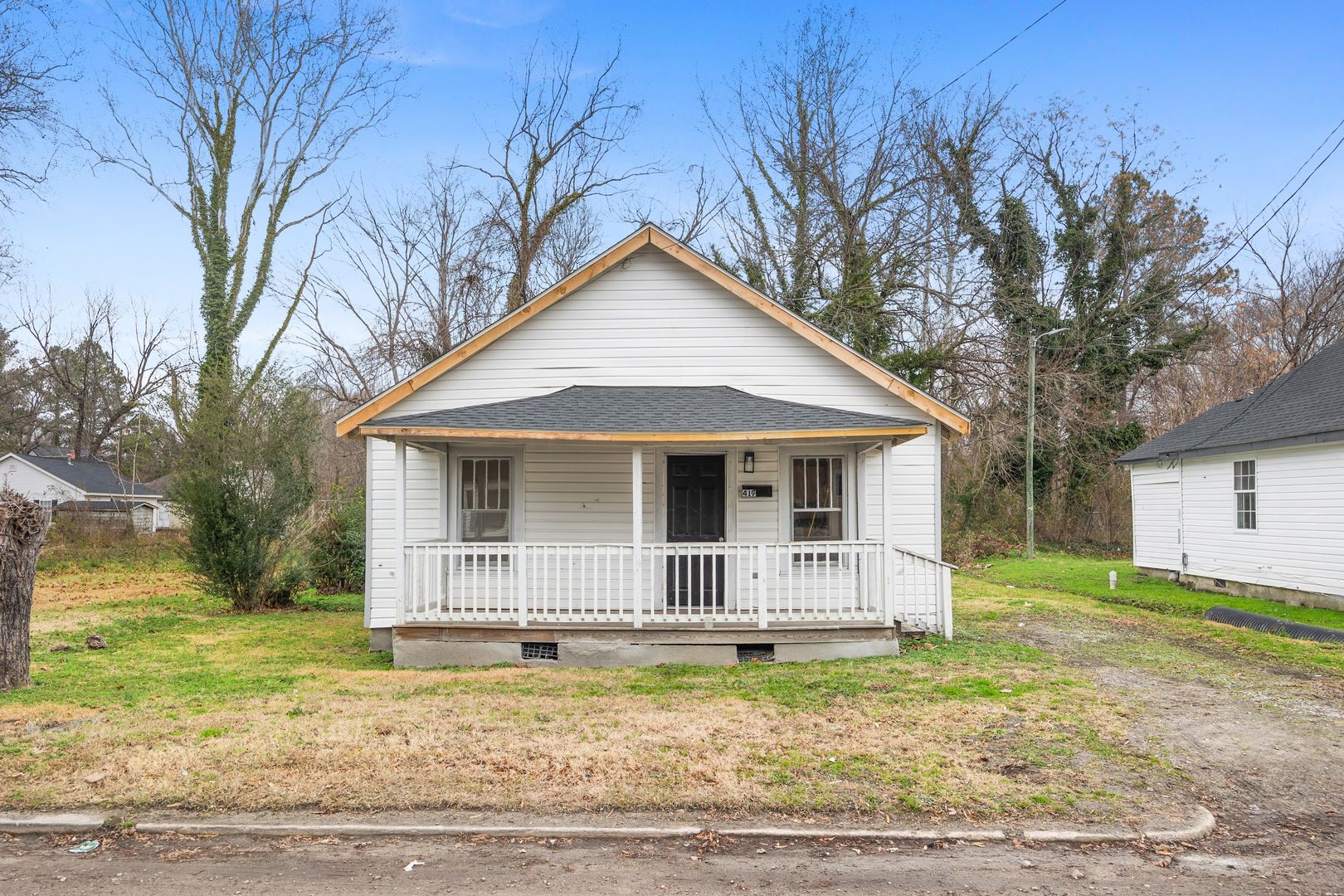 Henderson House: 419 E Rockspring St