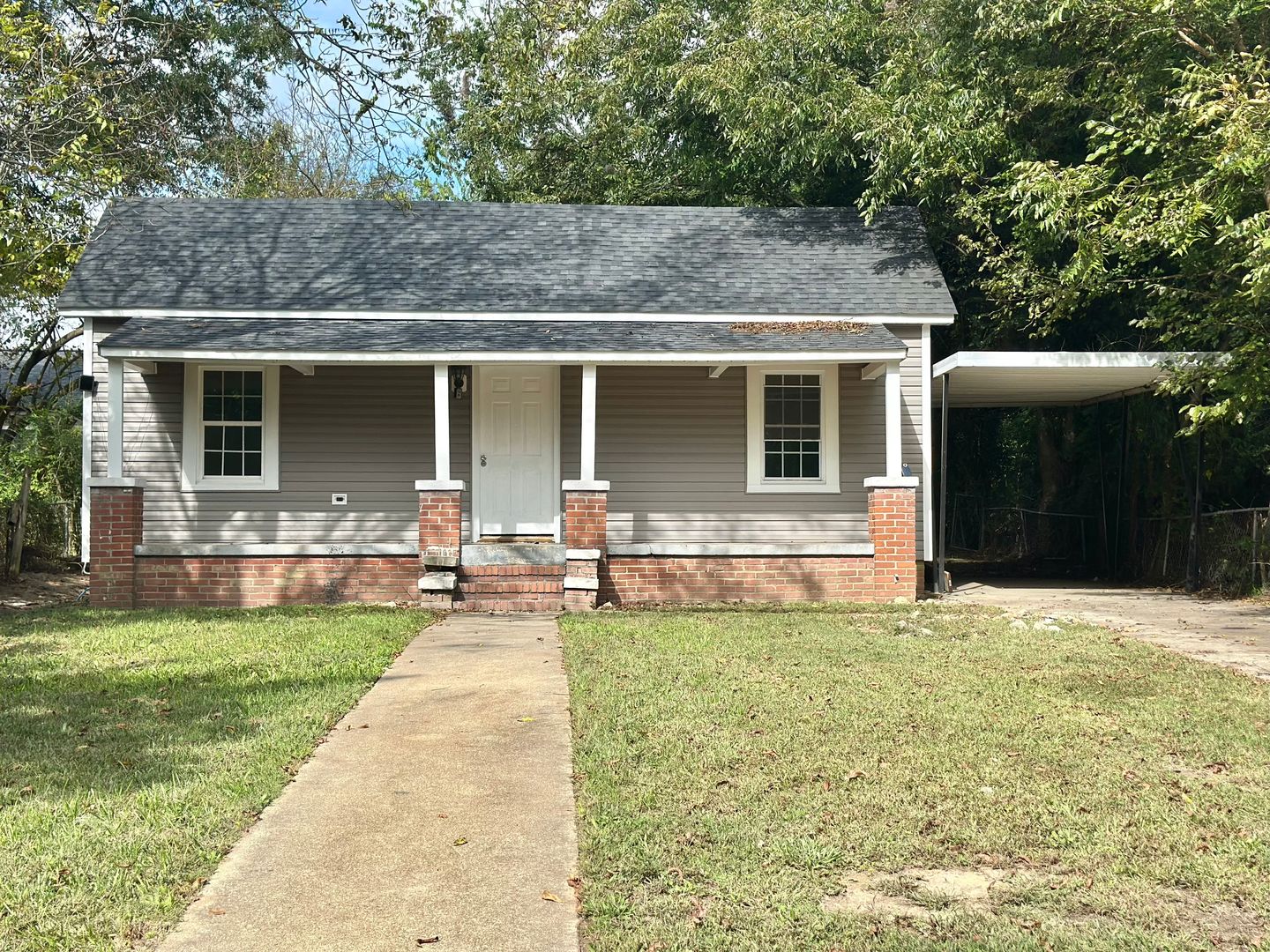 Henderson House: 909 Lamb St