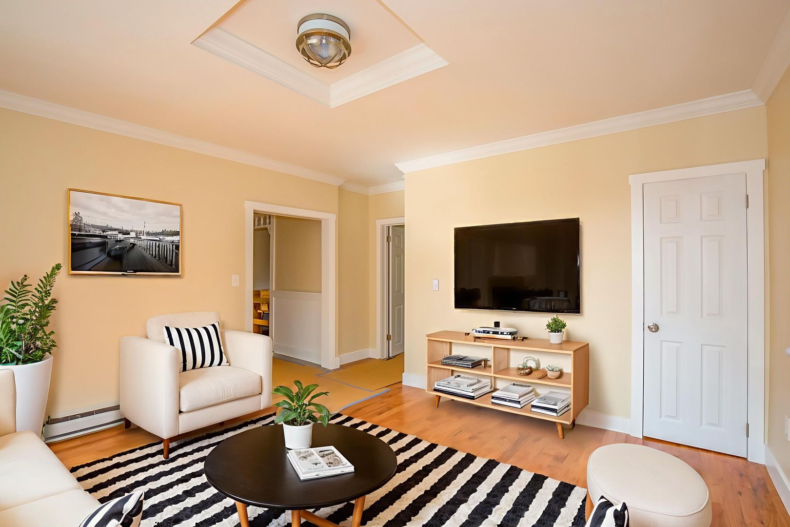 Lee Apartment: 360 East St