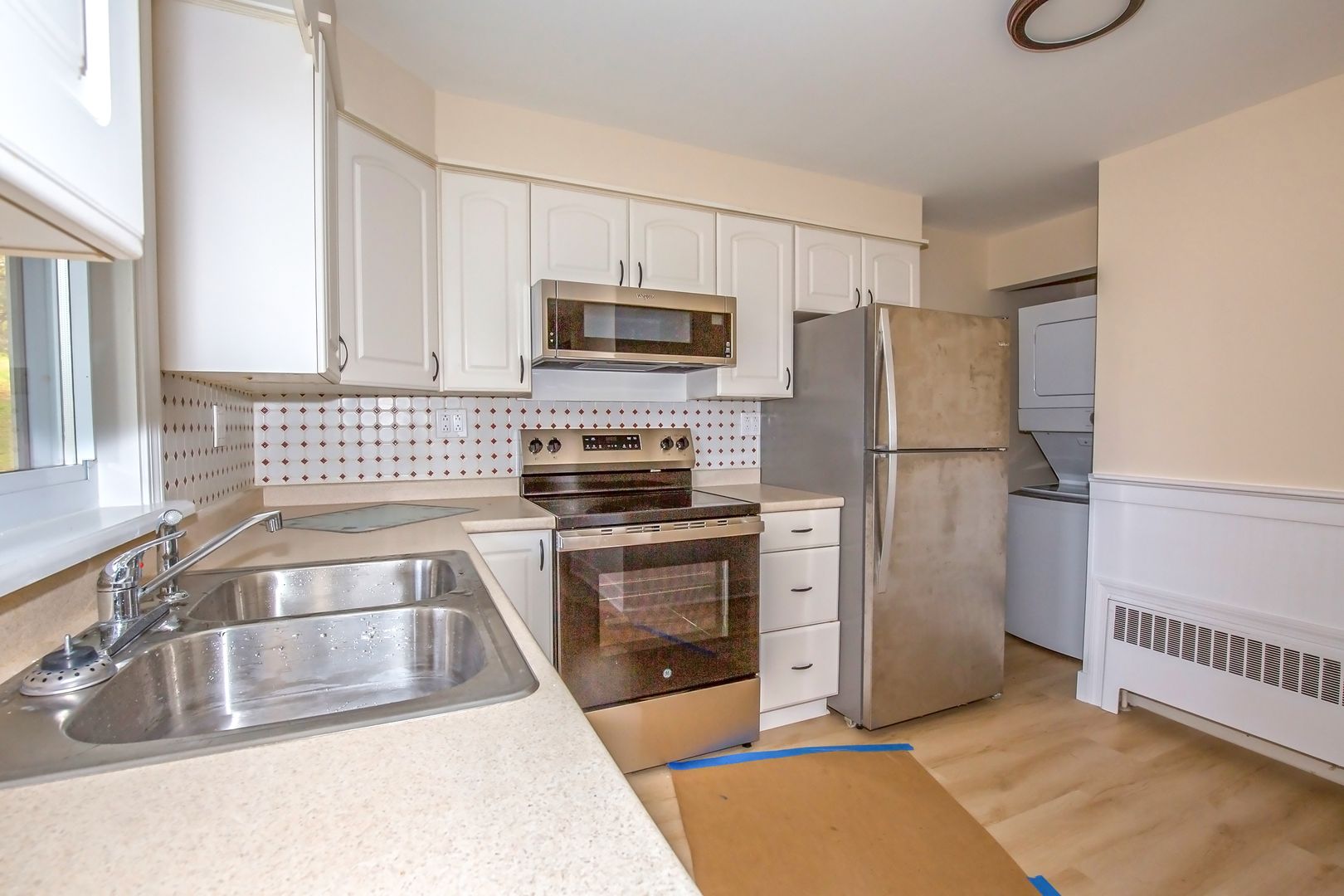Lee Apartment: 360 East St