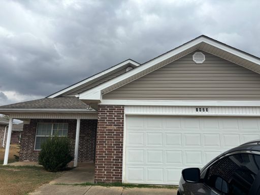Spacious 3 Bed/ 2 Bath Single Family Home for Rent today!!