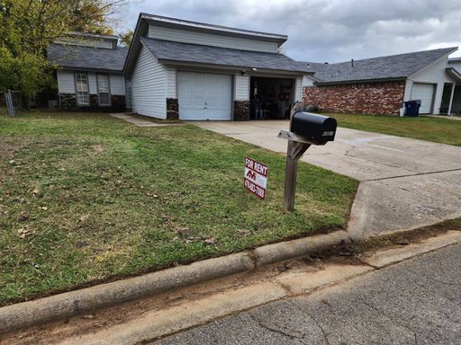 Quiet 2bd/1ba Duplex with a 1 car garage! – photo 1