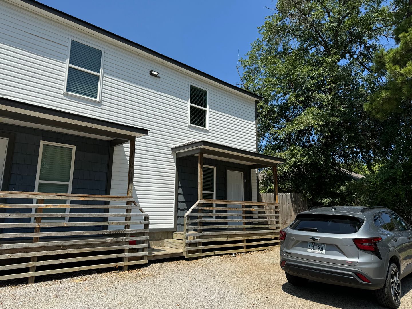 Van Buren Apartment: 208 S 26th Street