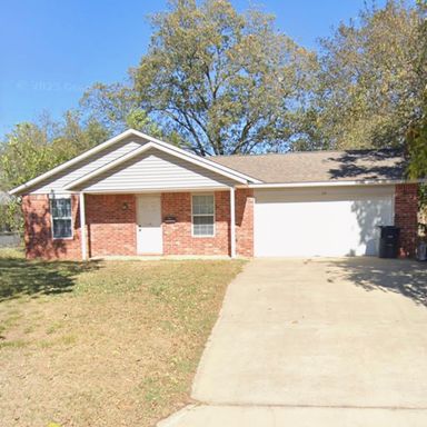 4 bed 2 bath house in Shawnee, OK – photo 1