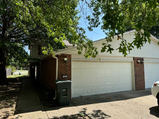 Spacious 3BD-2BA Fayetteville Townhome - With Washer & Dryer – photo 1