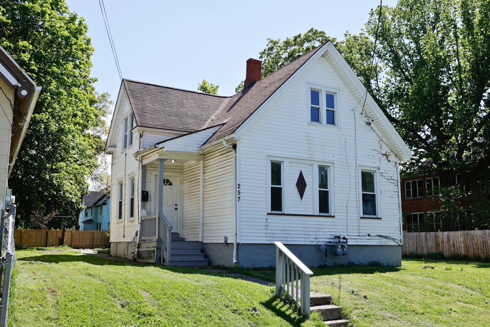 Rochester Apartment: 257 Alphonse St