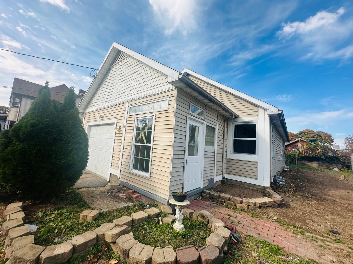 Rochester House: 40 Evergreen St.