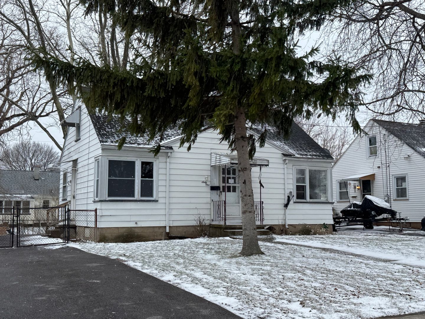 Rochester House: 61 Ashwood Dr