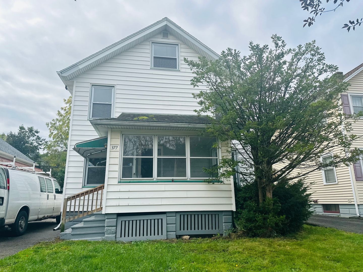 Rochester House: 377 AVIS St.