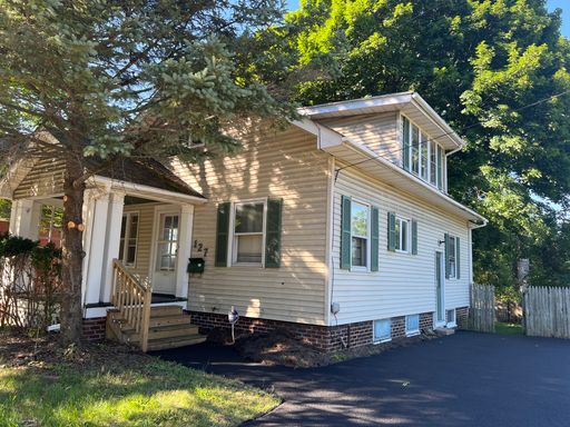 BEAUTIFUL SINGLE FAMILY MOVE-IN READY!!!