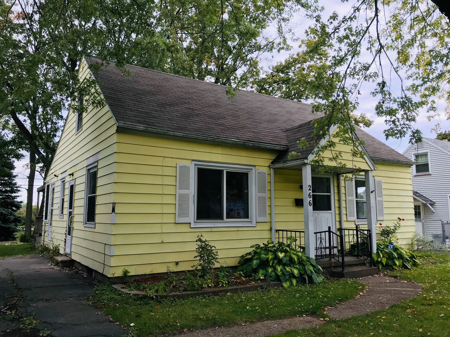 Rochester House: 266 Hoover Dr