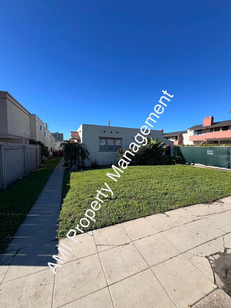 SAN DIEGO Apartment: 3936-3942 LOUISIANA ST