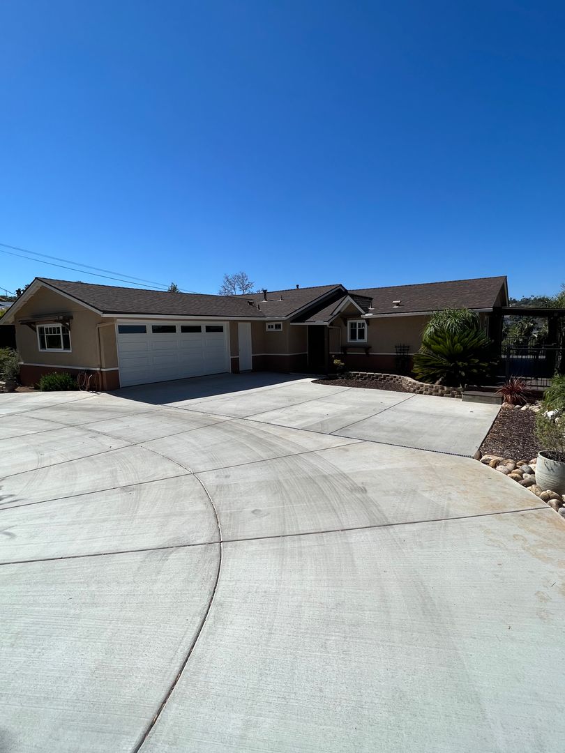 SPRING VALLEY House: 10630 OLVERA RD