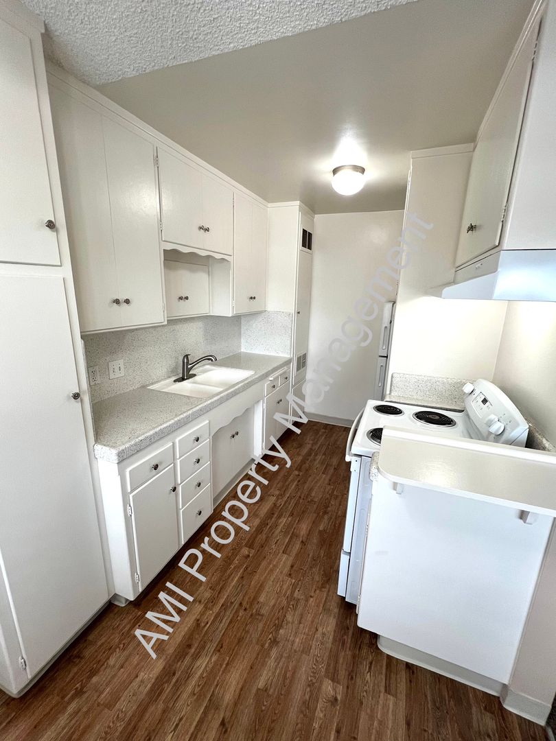 SAN DIEGO Apartment: 3701 7TH AVE