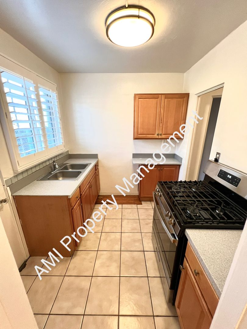 SAN DIEGO Apartment: 3936-3942 LOUISIANA ST