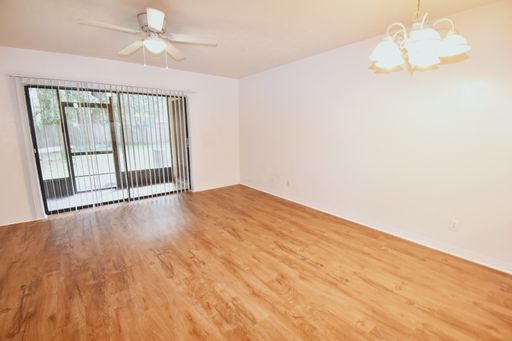 3/2.5 Townhouse @ Casablanca West – photo 1